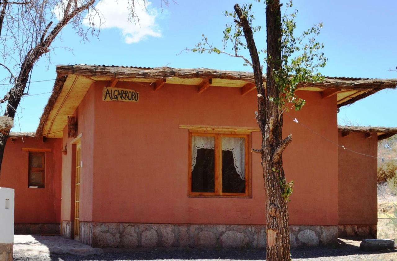 Rancho Quitapenas Bungalows سان بيدرو دي أتاكاما الغرفة الصورة